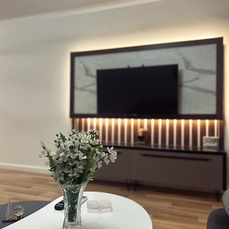 Art'S Apartment Тирана Екстериор снимка