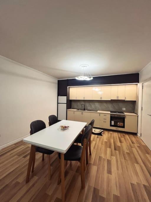 Art'S Apartment Тирана Екстериор снимка