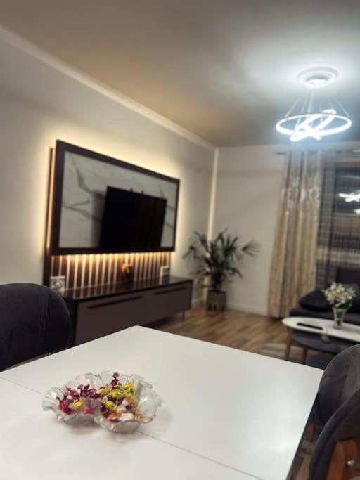 Art'S Apartment Тирана Екстериор снимка