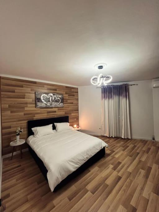 Art'S Apartment Тирана Екстериор снимка