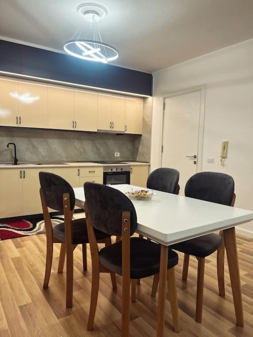 Art'S Apartment Тирана Екстериор снимка