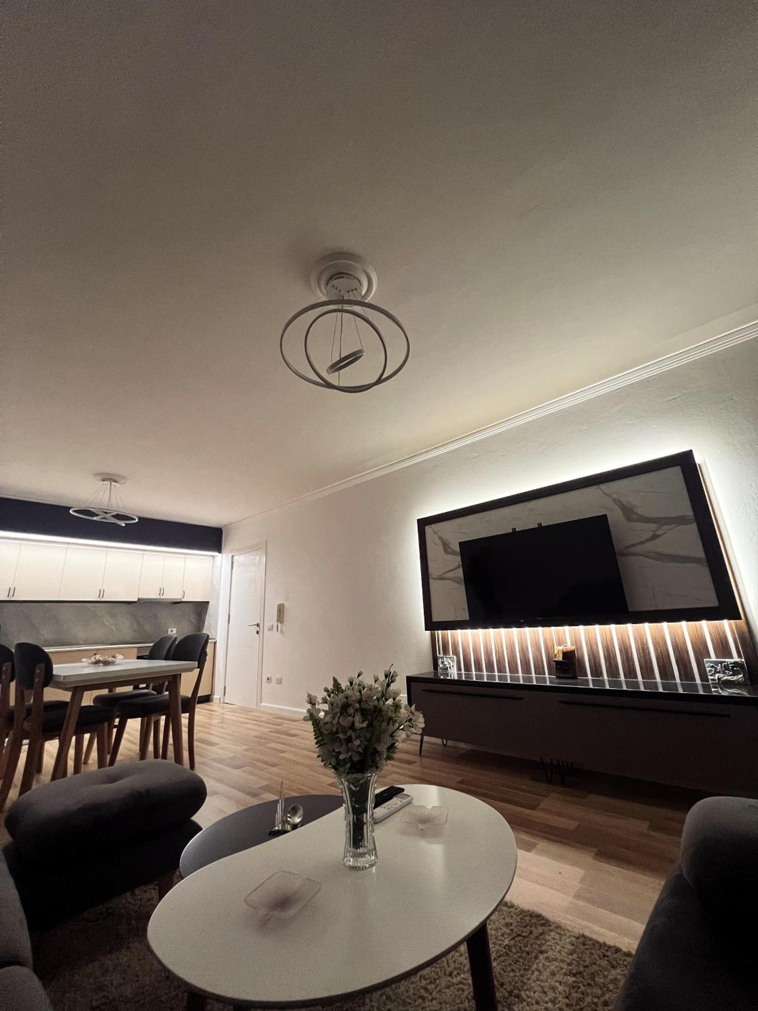Art'S Apartment Тирана Екстериор снимка