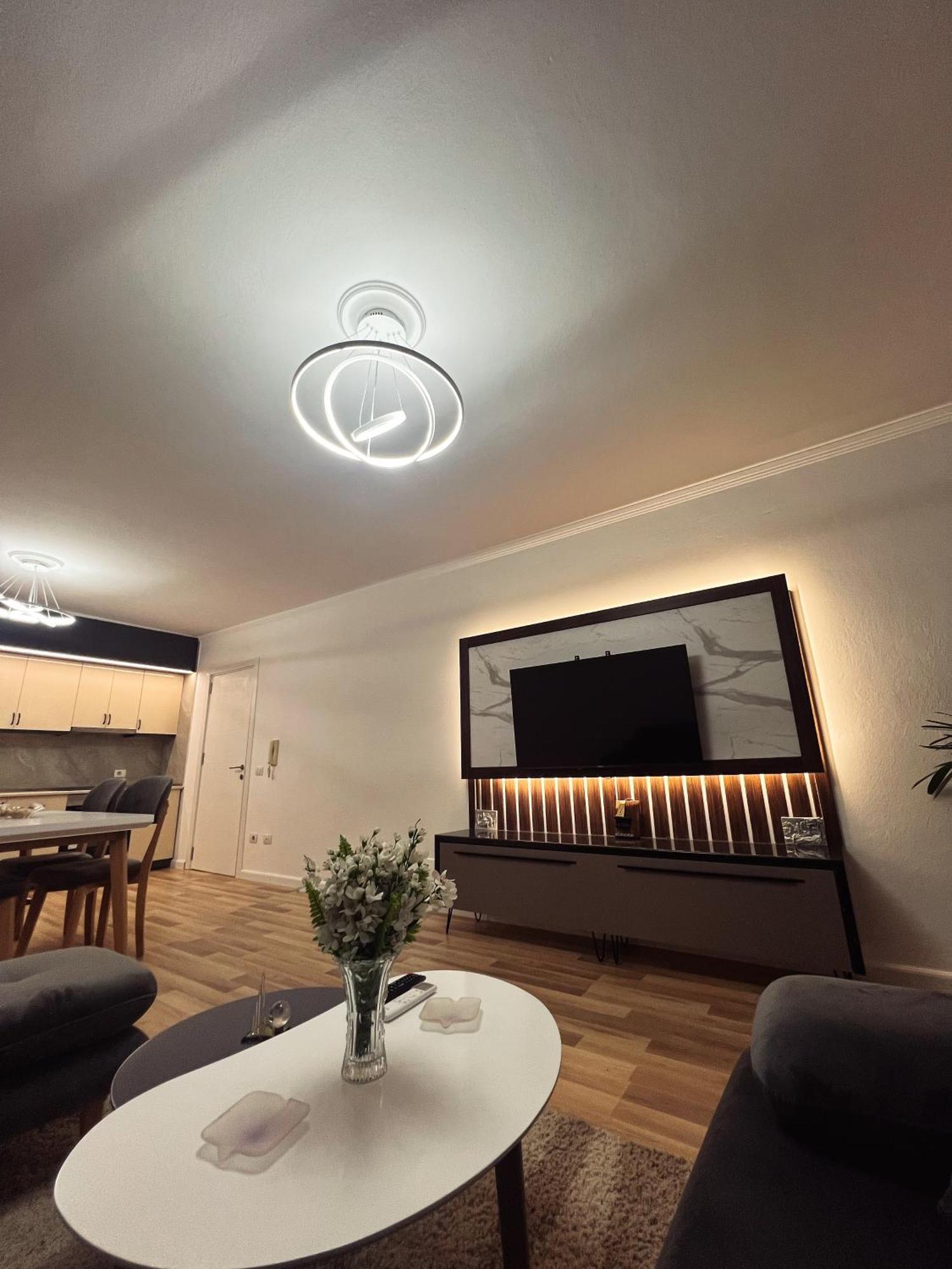Art'S Apartment Тирана Екстериор снимка