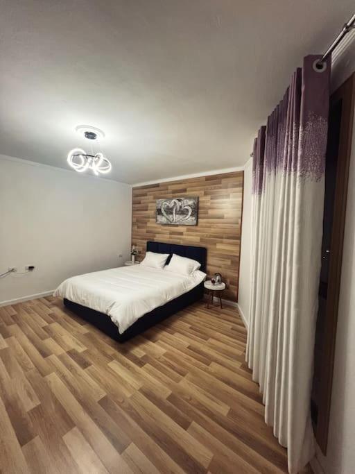 Art'S Apartment Тирана Екстериор снимка