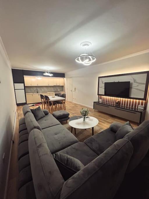 Art'S Apartment Тирана Екстериор снимка