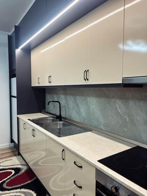 Art'S Apartment Тирана Екстериор снимка