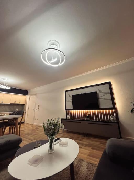 Art'S Apartment Тирана Екстериор снимка