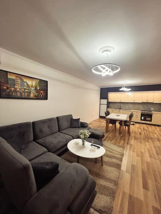Art'S Apartment Тирана Екстериор снимка
