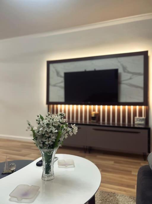 Art'S Apartment Тирана Екстериор снимка