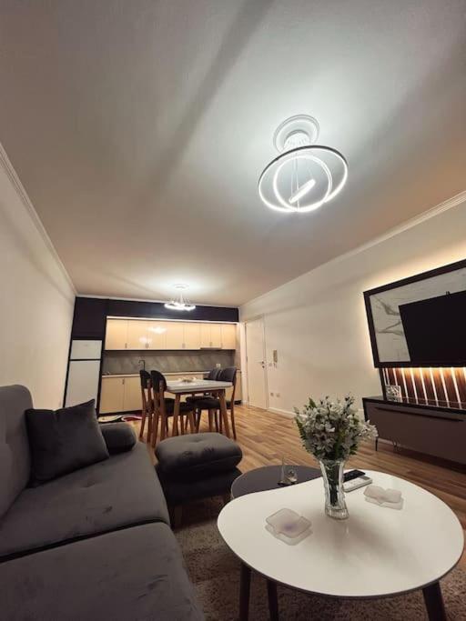 Art'S Apartment Тирана Екстериор снимка