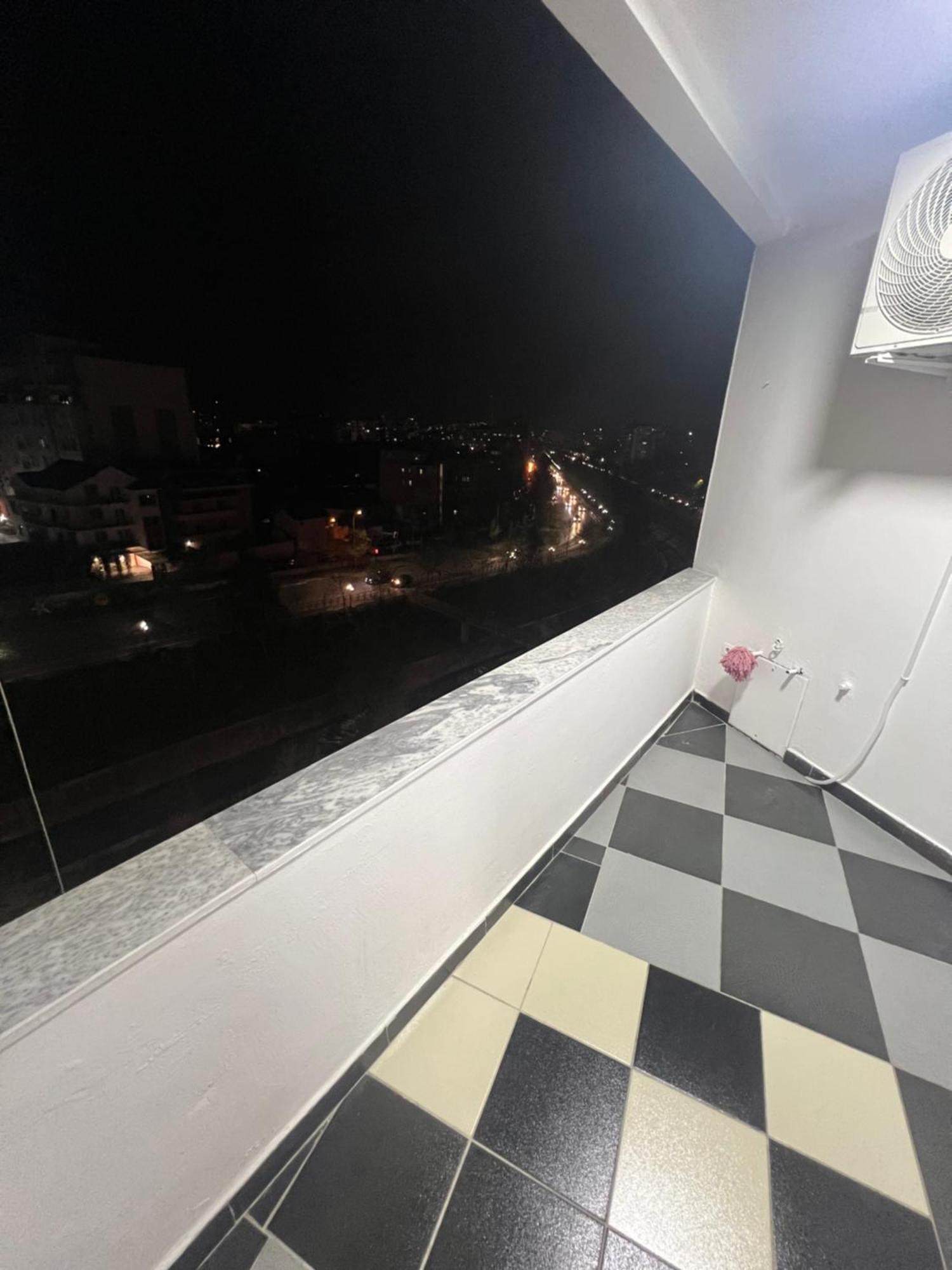 Art'S Apartment Тирана Екстериор снимка