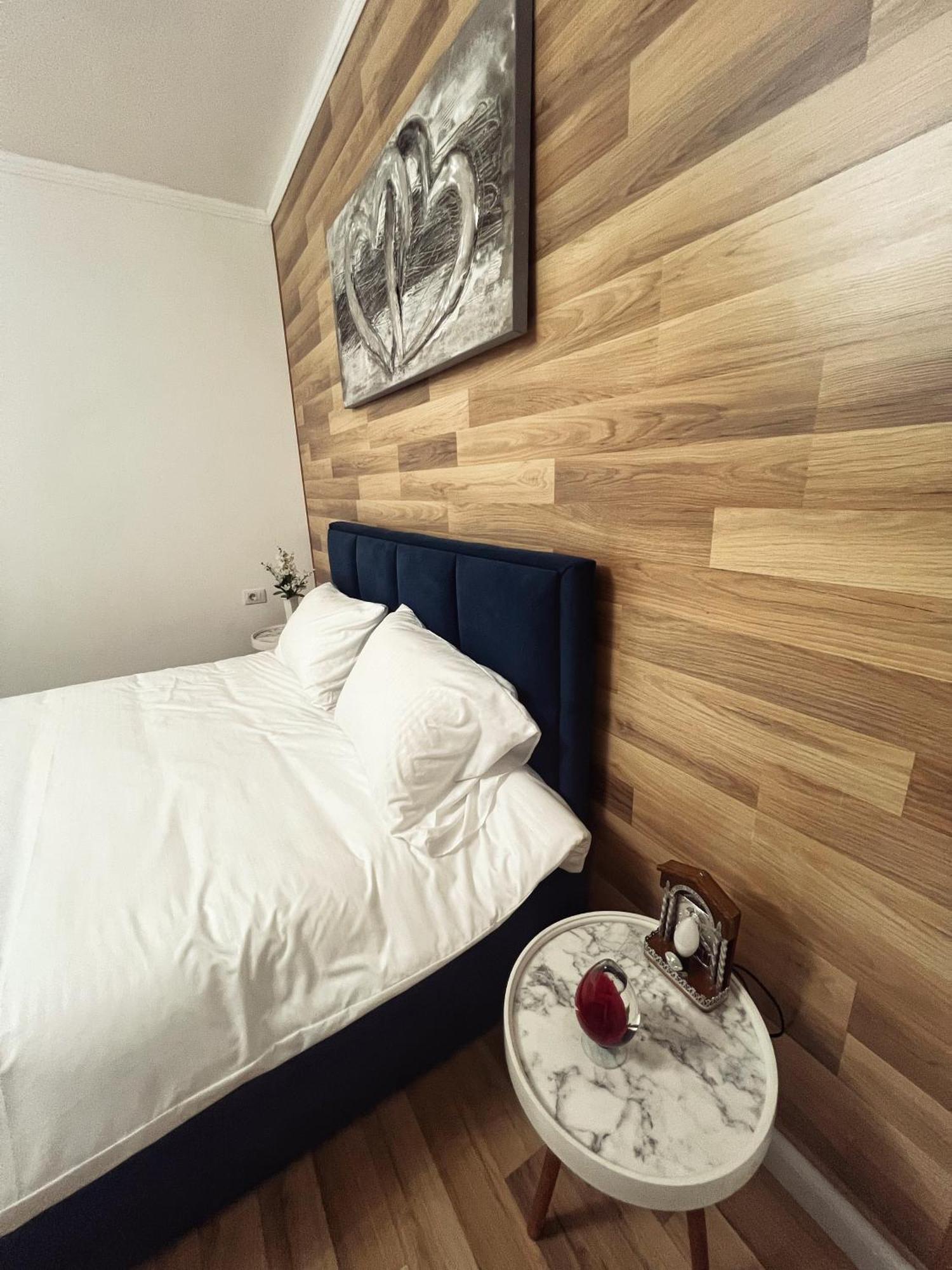 Art'S Apartment Тирана Екстериор снимка