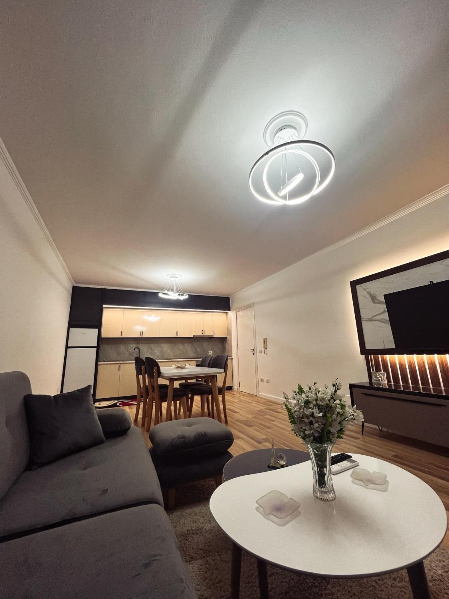 Art'S Apartment Тирана Екстериор снимка