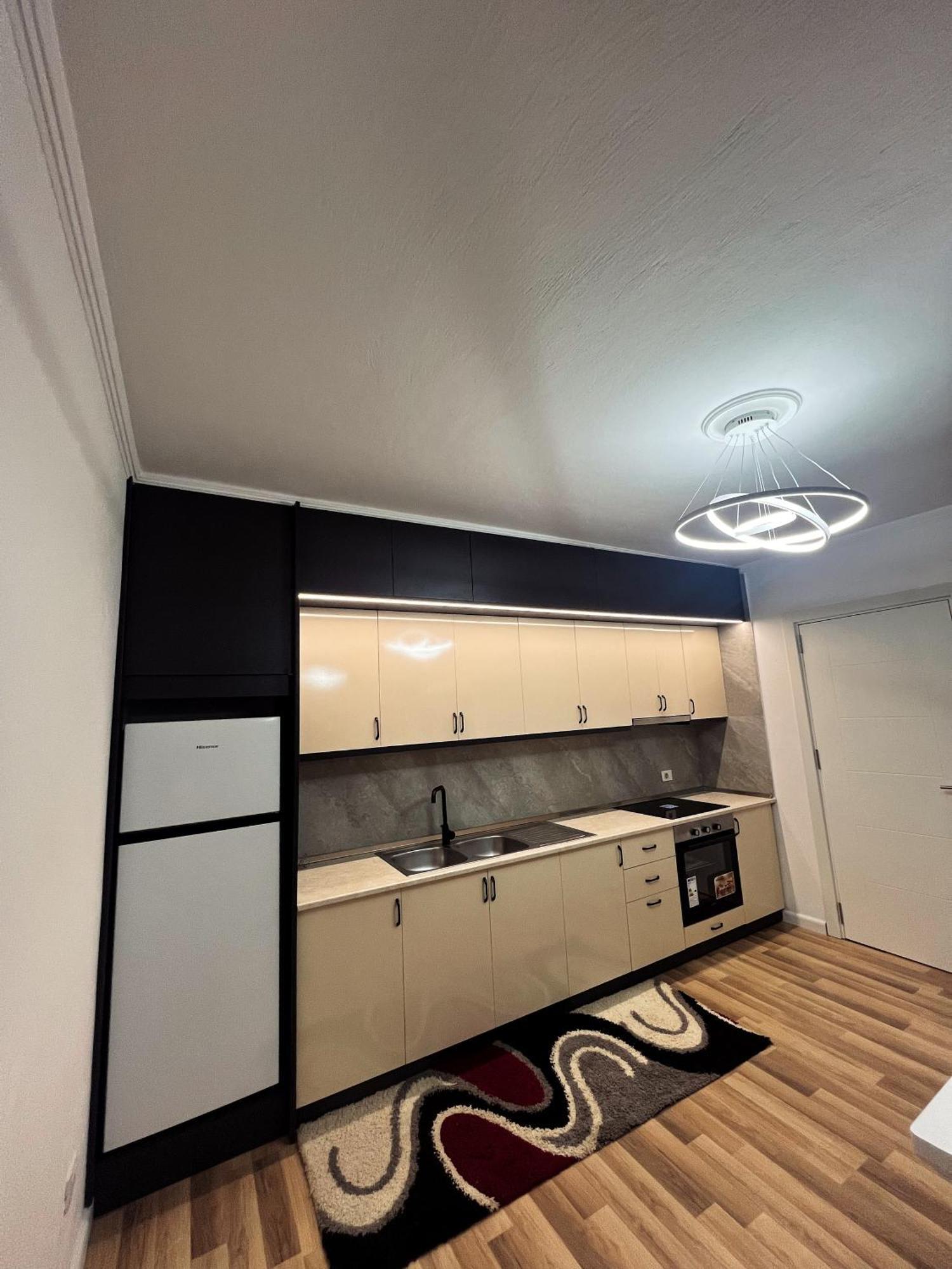 Art'S Apartment Тирана Екстериор снимка