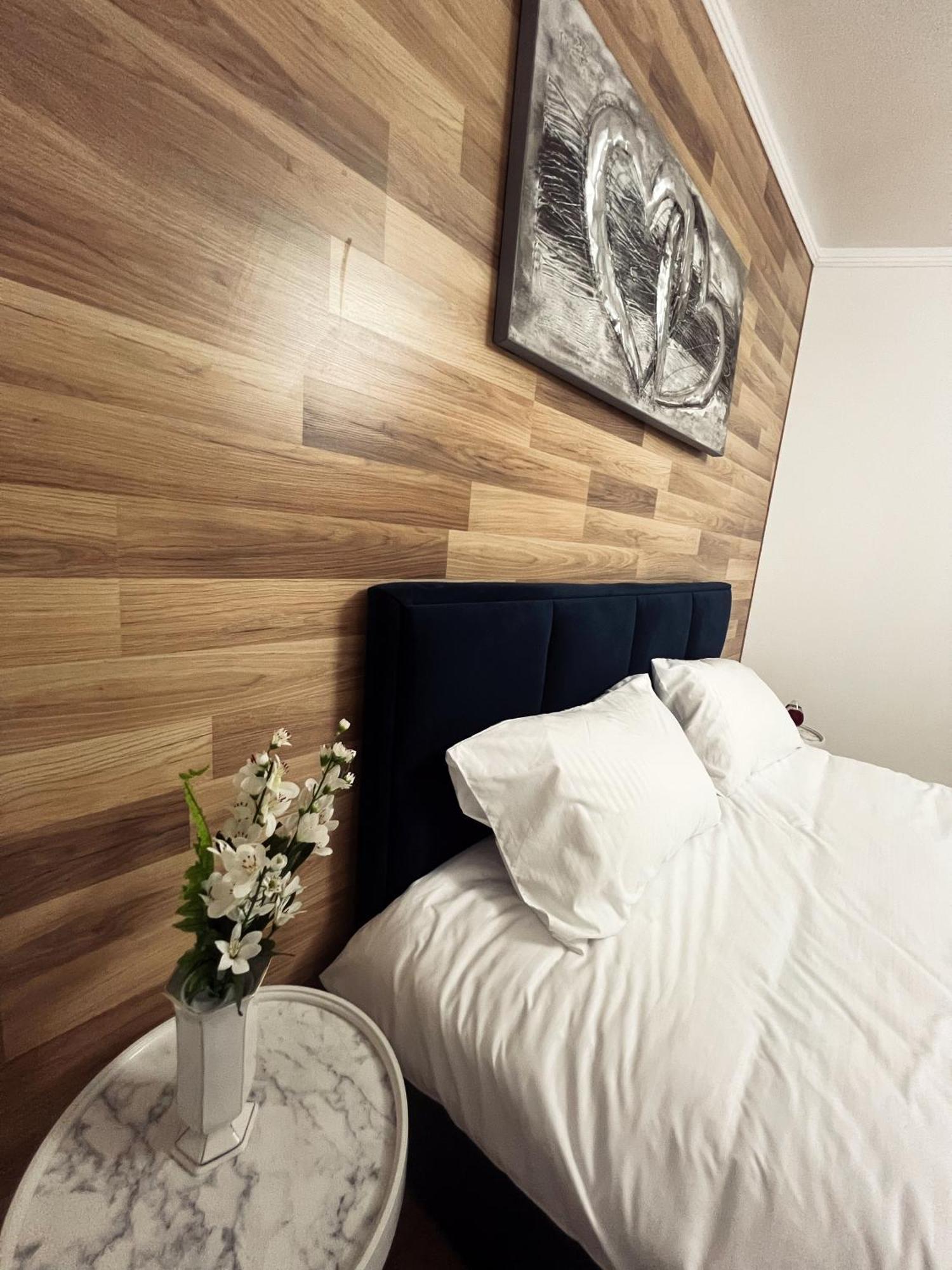 Art'S Apartment Тирана Екстериор снимка